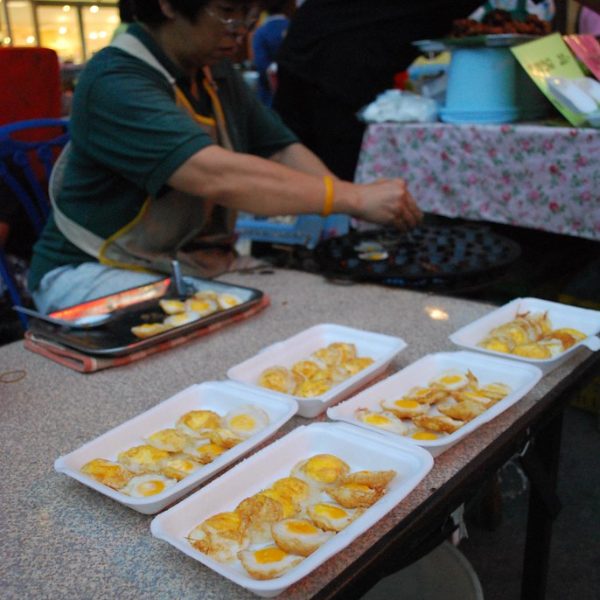 Trứng cút Kinh Đô vỉ